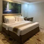 Travellers Hotel Phinisi