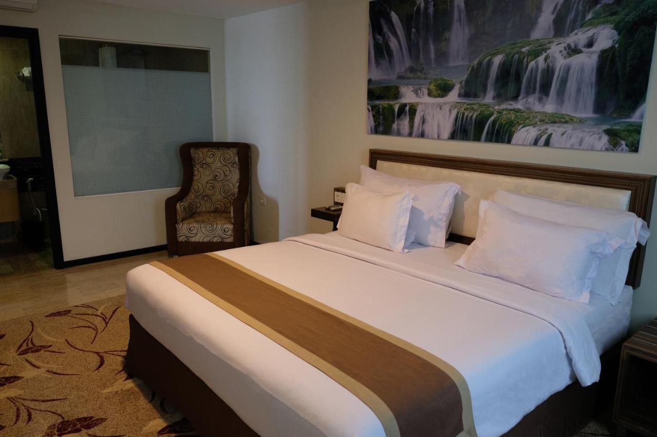 Hotel Travellers Hotel Phinisi