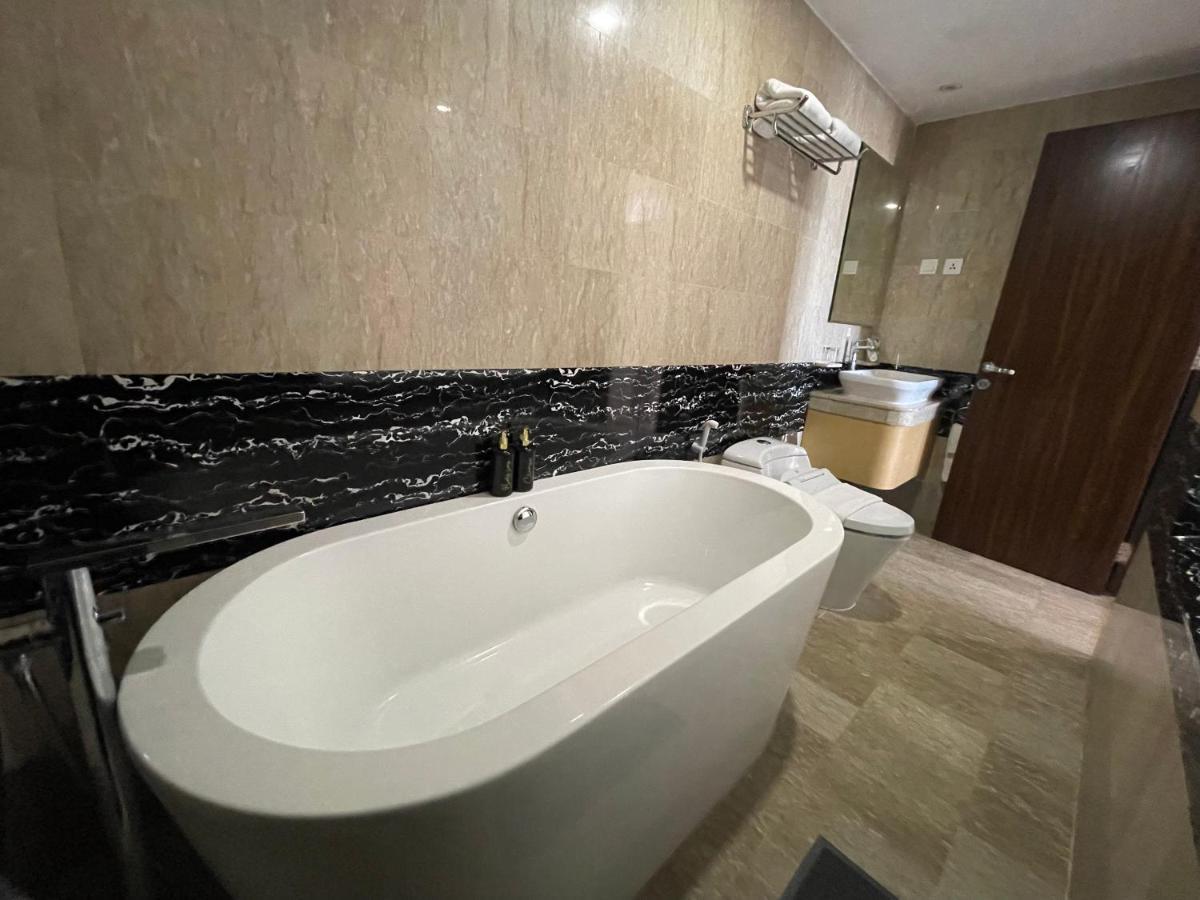 Hotel Travellers Hotel Phinisi Makassar
