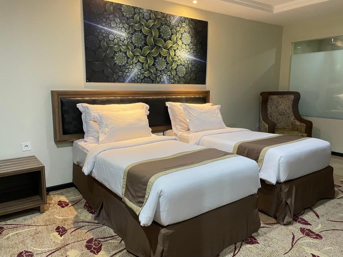 Travellers Hotel Phinisi 3* Makassar