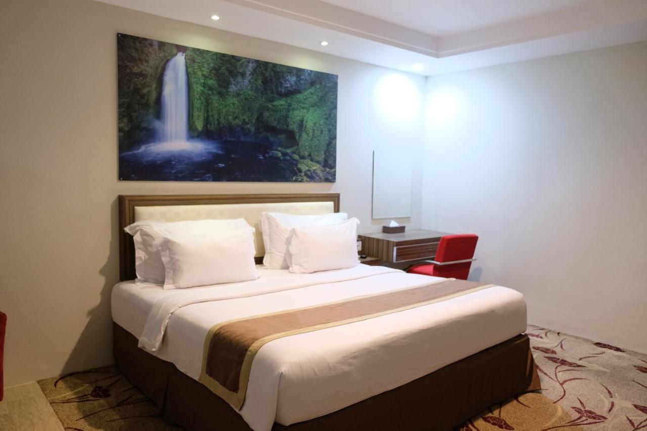 Travellers Hotel Phinisi Hotel Makassar