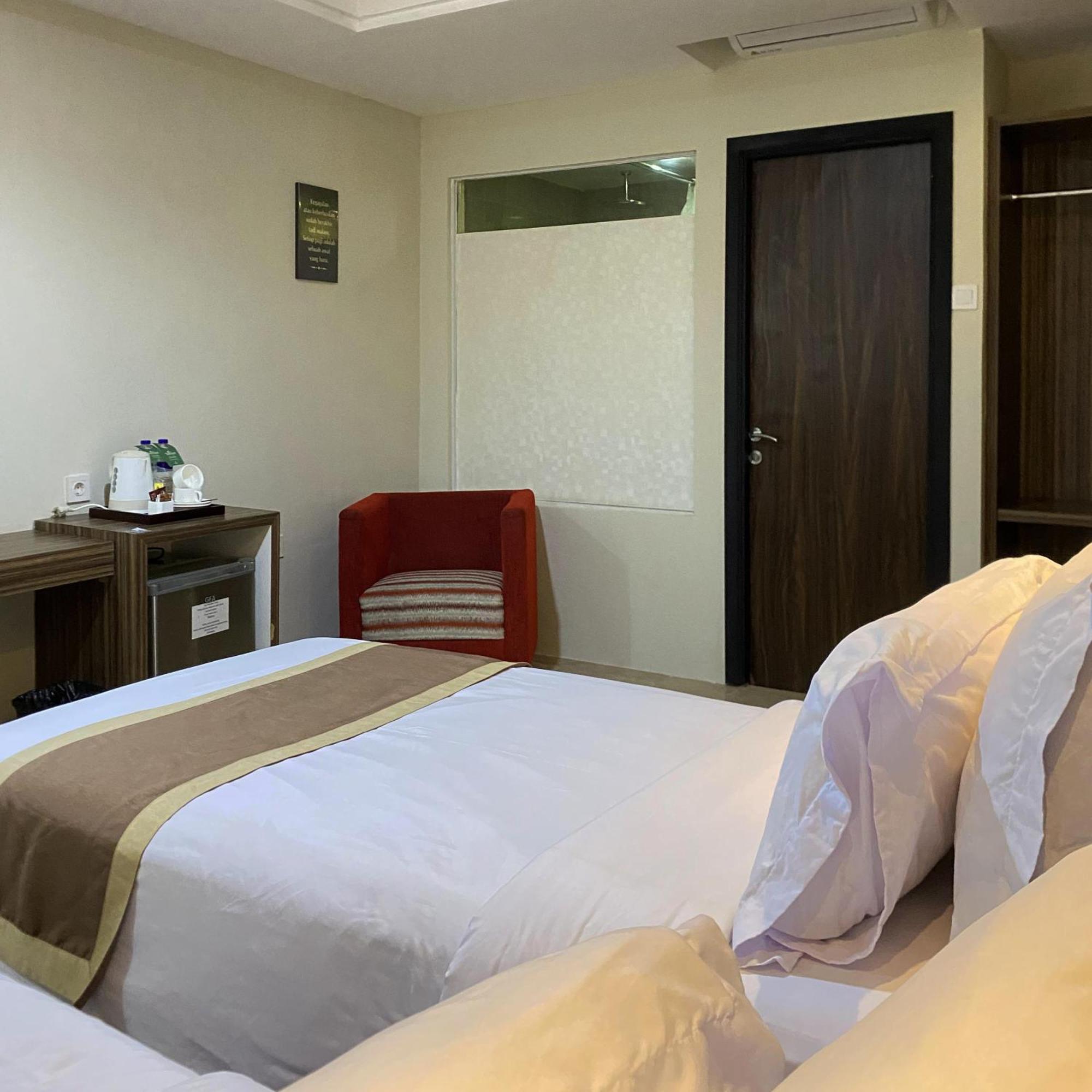Travellers Hotel Phinisi Hotel Makassar