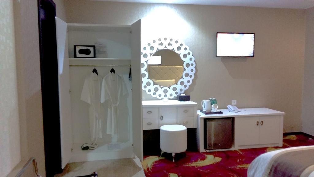 Travellers Hotel Phinisi Hotel
