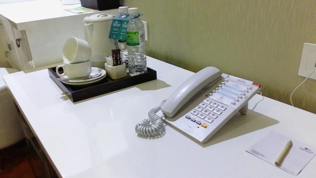 Travellers Hotel Phinisi Makassar