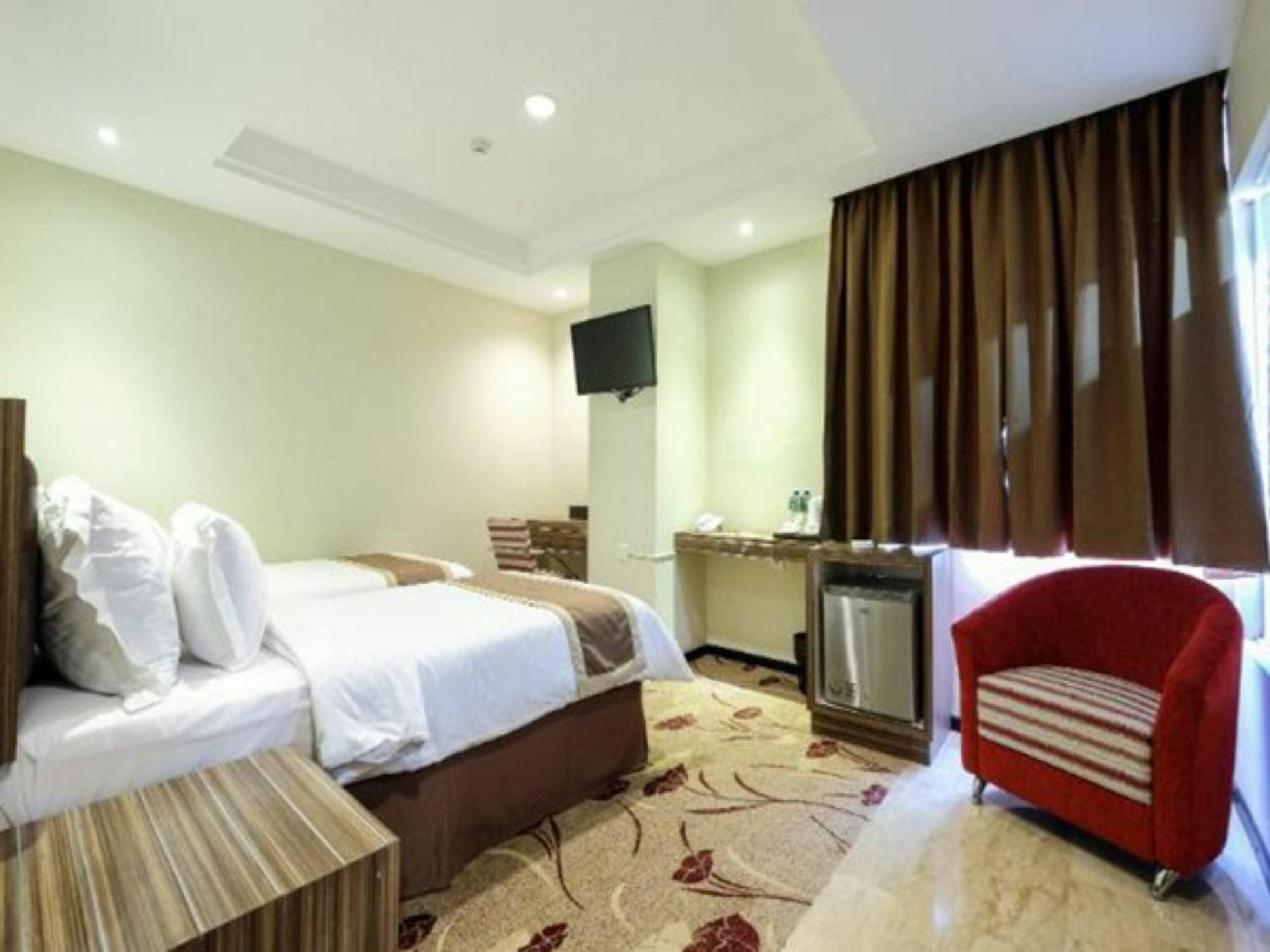 Travellers Hotel Phinisi Hotel 3*